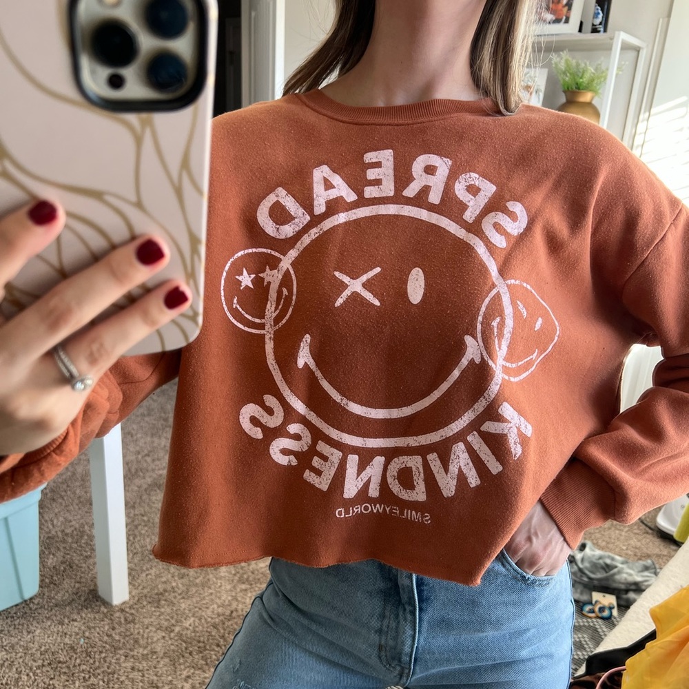 cropped sweatshirt